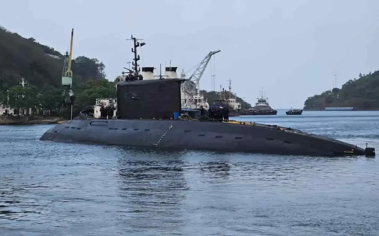 INS Sindhukirti: नौसेना में वापस लौटी 'समंदर की शेरनी', सोवियत-युग की पनडुब्बी रीफिटिंग के बाद हुई और घातक, वापस लौटे सुनहरे दिन 1 INS Sindhukirti Returns to Navy After Refit, Soviet-Era Submarine Back in Action with Enhanced Lethality