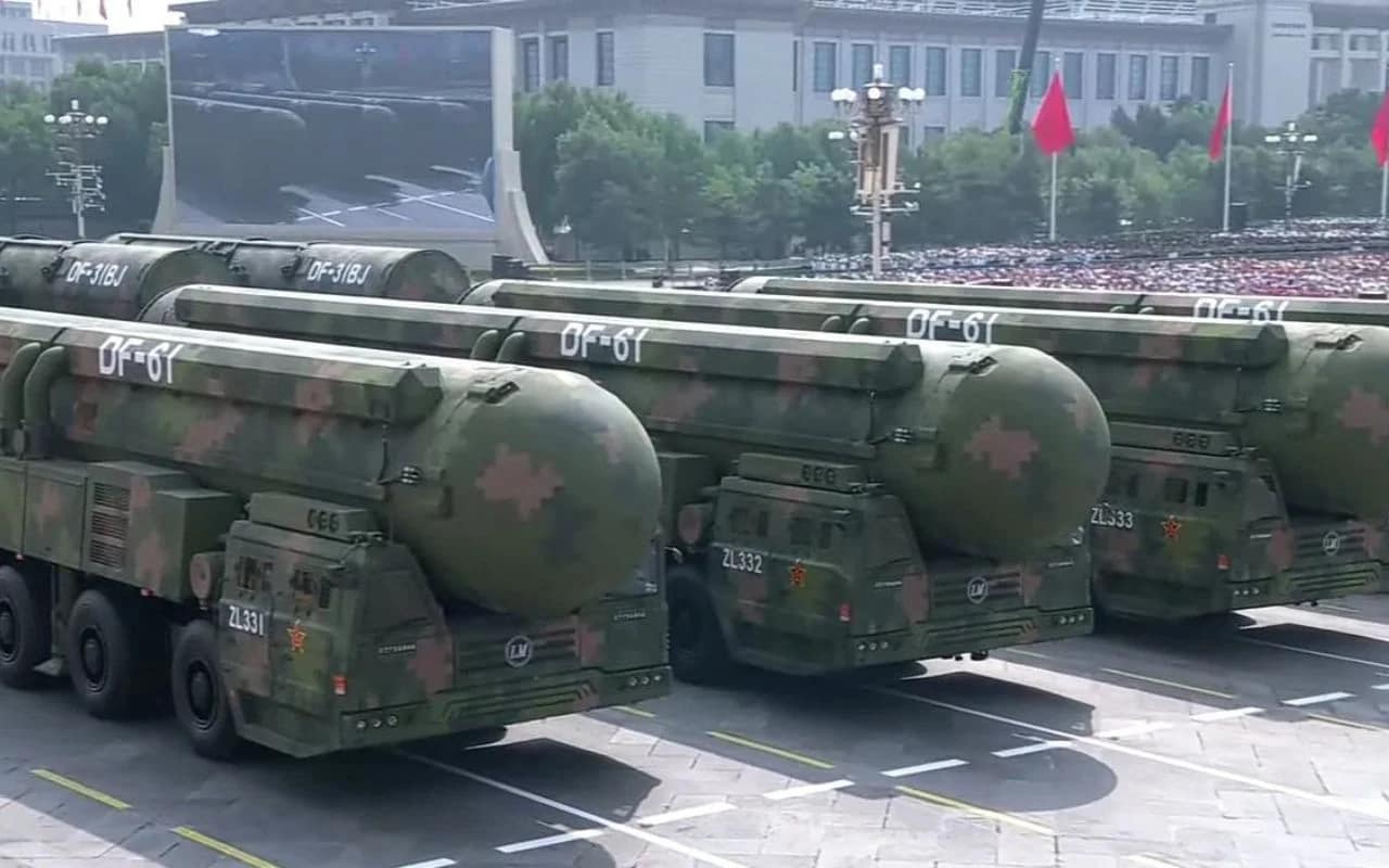 Beijing Victory Day Parade 2025: चीन ने दिखाई नई मिसाइलें, DF-61 से JL-3 तक दिखाए कई घातक हथियार, देखें लिस्ट 1 Beijing Victory Day Parade 2025: China showcases DF-61, JL-3, DF-5C and YJ missile series