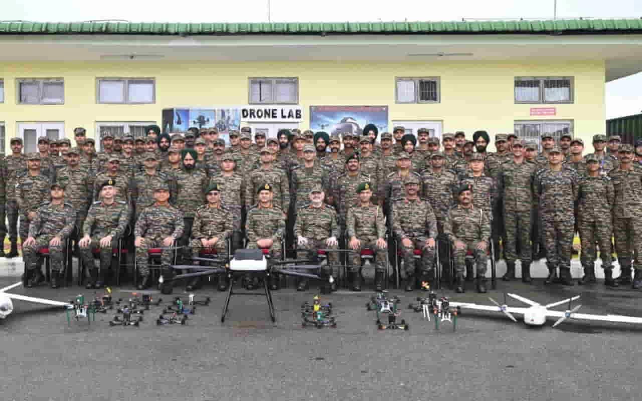 Eagle in the Arm: अब सेना में हर जवान के पास हथियार के साथ 'हाथ में होगा ईगल', इंडियन आर्मी ने शुरू की बड़ी तैयारी 1 Indian Army Accelerates Drone Transformation: ‘Eagle in the Arm’ Concept at Core of Modernisation