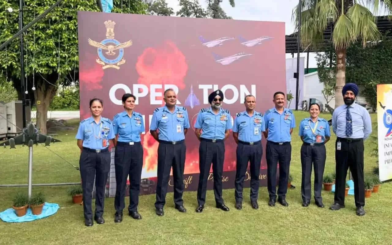 IAF Chief on Operation Sindoor: वायुसेना प्रमुख बोले- पाकिस्तान का नैरेटिव 'मनोहर कहानियों' जैसा, ऑपरेशन सिंदूर में गिराए एफ-16 और जेएफ-17 समेत 10 फाइटर जेट 2 IAF Chief on Operation Sindoor