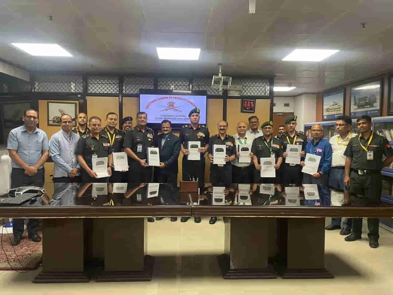 Software Defined Radios: भारतीय सेना अब करेगी इस खास एंटी-जैमिंग प्रूफ रेडियो सिस्टम का इस्तेमाल, बिना टॉवर के होगा कनेक्ट, बातचीत रहेगी सुरक्षित 1 The Indian Army procures its first indigenously designed Software Defined Radios