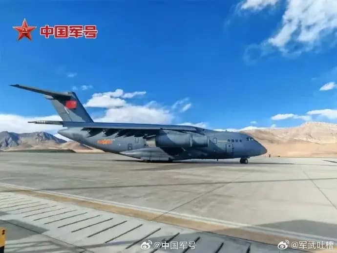 China Y-20 Cargo Aircraft: भूकंप प्रभावित तिब्बत के शिगात्से डिंगरी में चीन ने पहली बार उतारा अपना जंबो एयरक्राफ्ट, अमेरिकी C-17 ग्लोबमास्टर को देता है टक्कर 2 China Y-20 Cargo Aircraft Lands in Tibet: A Challenger to US C-17 Globemaster