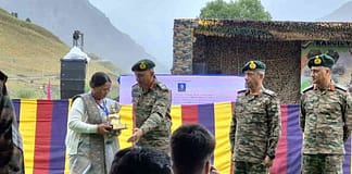 कारगिल विजय दिवस पर शहीदों के परिजनों को सेना ने दिया यादों का गुलदस्ता, जहां हुई थी शहादत कलश में दी वहां की मिट्टी Kargil Vijay Diwas 2026