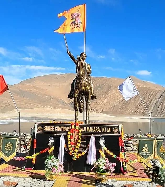 Shivaji Maharaj Statue row: 1971 की पेंटिंग के बाद पैंगोंग झील के किनारे लगे शिवाजी महाराज के स्टेच्यू को लेकर क्यों हो रहा है विवाद? जनरल जोरावर का नाम क्यों आया सामने 2 Shivaji Maharaj Statue at Pangong Sparks Row: Why General Zorawar's Name Emerges
