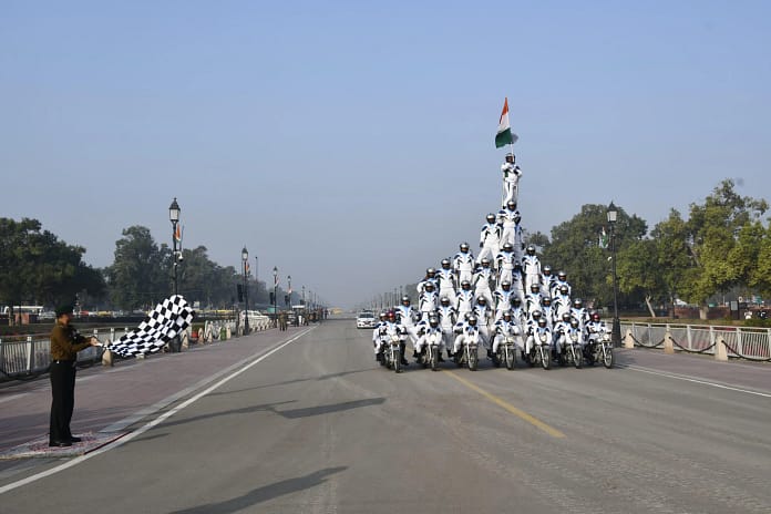 Daredevils: Indian Army Sets New World Record with Stunning Feat at Kartavya Path Daredevils: Indian Army Sets New World Record with Stunning Feat at Kartavya Path