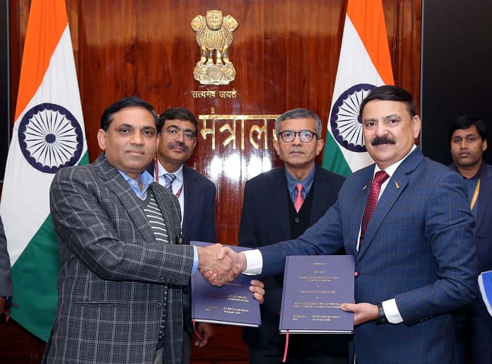 Indian Navy MRSAM: Rs 2,960 Crore Deal Inked Between MoD and BDL for Indigenous Missiles Indian Navy MRSAM: Rs 2,960 Crore Deal Inked Between MoD and BDL for Indigenous Missiles