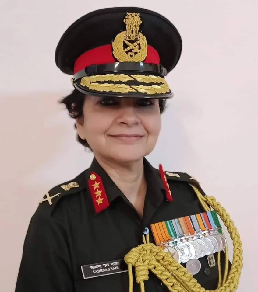 Lieutenant General Sadhna S Nair: दुनिया के सबसे ऊंचे युद्धक्षेत्र पहुंची सेना चिकित्सा सेवा और आर्मी मेडिकल कॉर्प्स की वरिष्ठ कर्नल कमांडेंट, बढ़ाया जवानों का हौसला 2 Lieutenant General Sadhna S Nair: Senior Colonel Commandant of Army Medical Corps Boosts Morale at the World's Highest Battlefield