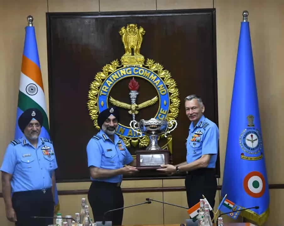IAF Training: वायुसेना प्रमुख बोले- बदलते समय के साथ एयरफोर्स ट्रेनिंग को बनाना होगा आधुनिक, प्रशिक्षण में बड़े बदलाव की जरूरत 3 Training Command Commanders Conference 2025: Air Chief Marshal AP Singh stresses on modern, tech-based IAF training