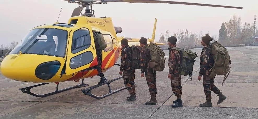 Indian Army: भारतीय सेना ने सिविलयन हेलीकॉप्टर्स का इस्तेमाल किया शुरू; रसद, सैनिकों की आवाजाही और इमरजेंसी सेवाओं के लिए कर रहे यूज 1 Indian Army: Civilian Helicopters Deployed for Logistics, Troop Movement, and Emergency Services