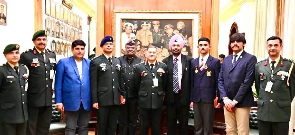 1971 War Surrender Painting: रक्षा समाचार की खबर का असर! 'गायब' हुई पेंटिंग को मिली नई जगह, अब यहां देख सकेंगे लोग 6 Indian Army: Historic Photo Disappears from Army Chief's Office Wall, Former Officers Question if Government is Overlooking Indian Army's Glorious Victory