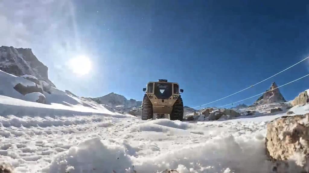 Indian Army ATV: LAC पर सेना का हाईटेक कदम; बर्फीले इलाकों में पेट्रोलिंग के लिए तैनात की ATV, चीन पर कड़ी नजर 1 Indian Army ATV Deploys at LAC in Eastern Ladakh, Snow-Covered Terrains to Counter China