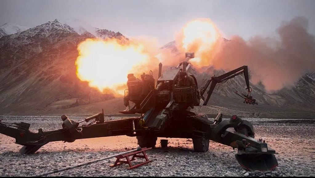 Exercise Himshakti: हाड़ कंपाने वाली ठंड में भारतीय सेना ने चीन सीमा पर दिखाई ताकत, -35 डिग्री तापमान में तोपों की गड़गड़ाहट से गूंजी LAC 2 Exercise Himshakti: Indian Army artillery firepower echoes at -35°C on LAC