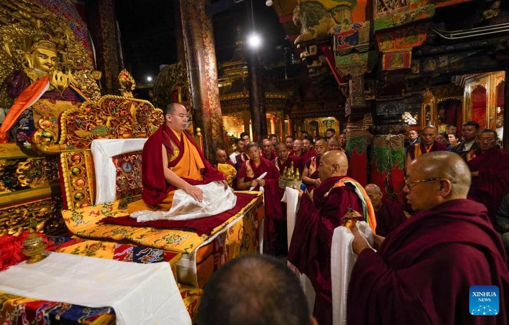Dalai Lama Succession: दलाई लामा के उत्तराधिकारी पर फूंक-फूंक कर कदम रख रही भारत सरकार, चीन के साथ रिश्तों पर काले बादल मंडराने का डर! 2 Dalai Lama Succession: India Treads Cautiously Amid China Tensions