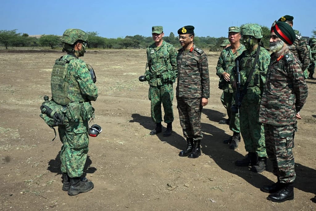 AGNI WARRIOR-2024: सिंगापुर और भारतीय सेना के बीच समाप्त हुआ संयुक्त सैन्य अभ्यास, देवलाली फील्ड फायरिंग रेंज में भारतीय सेना ने दिखाई अपनी फायर पावर 2 AGNI WARRIOR-2024: Joint Military Exercise Between Singapore and Indian Army Concludes, Indian Army Demonstrates Firepower at Devlali Field Firing Ranges