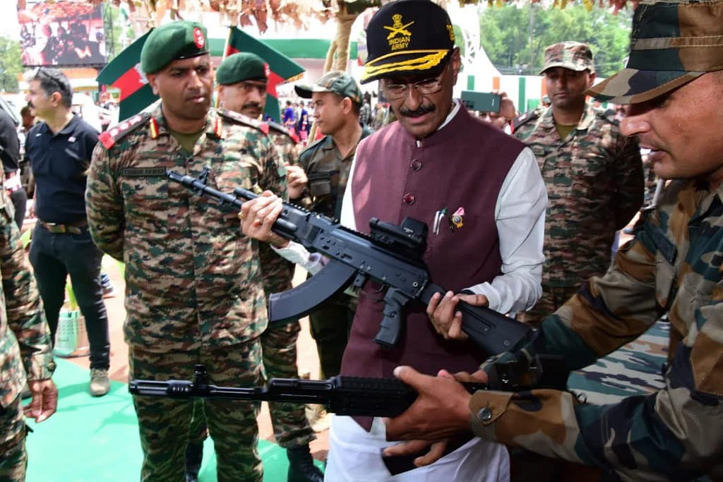 Army Junior Officers: सरकार ने माना, सेना में कुछ सीनियर अफसर जूनियर अफसरों के साथ कर रहे हैं दुर्व्यवहार 1 Army Junior Officers: Government Acknowledges Misconduct by Some Senior Officers