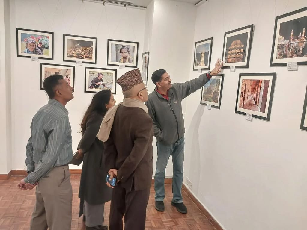 Bioscope Photography Exhibition: वाइल्ड लाइफ फोटोग्राफर बने सेना के ब्रिगेडियर बिक्रम सिंह, प्रकृति की छिपी सुंदरता को कैमरे में किया कैद! 1 Bioscope Photography Exhibition: Brigadier Bikram Singh Captures Nature's Hidden Beauty!