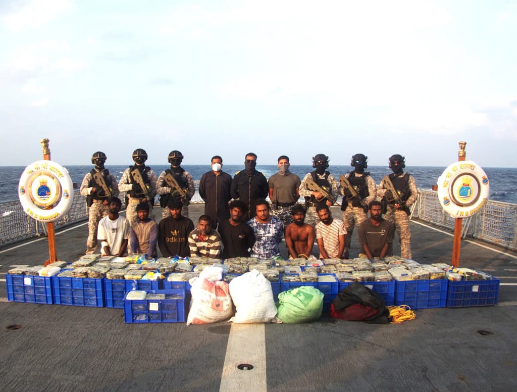 Narcotics Seizure By Indian Navy: भारतीय नेवी और श्रीलंकाई नौसेना ने नाकाम की तस्करी, संयुक्त कार्रवाई में 500 किलो मादक पदार्थ जब्त 1 narcotics-seizure-by-indian-navy-indian-and-sri-lankan-navies-intercept-500-kg-of-drugs-in-joint-operation
