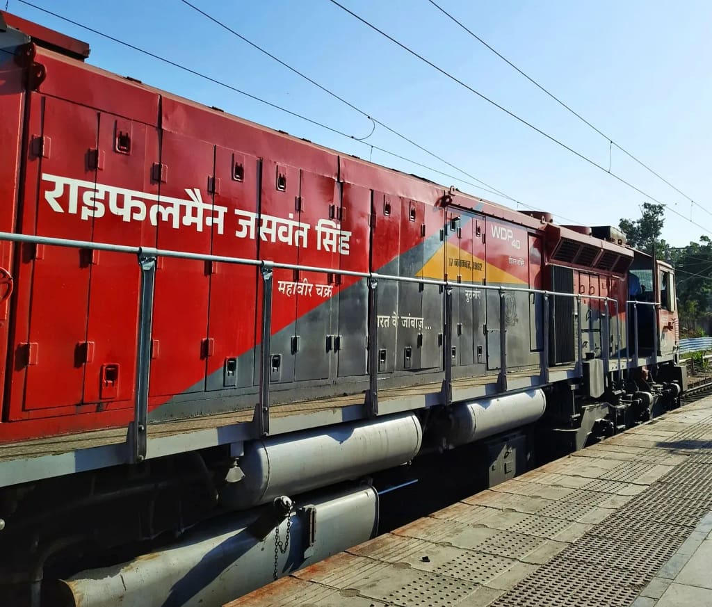 1962 War Hero Jaswant Singh Rawat: 1962 के भारत-चीन युद्ध के नायक जसवंत सिंह रावत, जिन्होंने 300 से अधिक चीनी सैनिकों को मार गिराया 4 1962 War Hero Jaswant Singh Rawat: The Braveheart Who Took Down Over 300 Chinese Soldiers