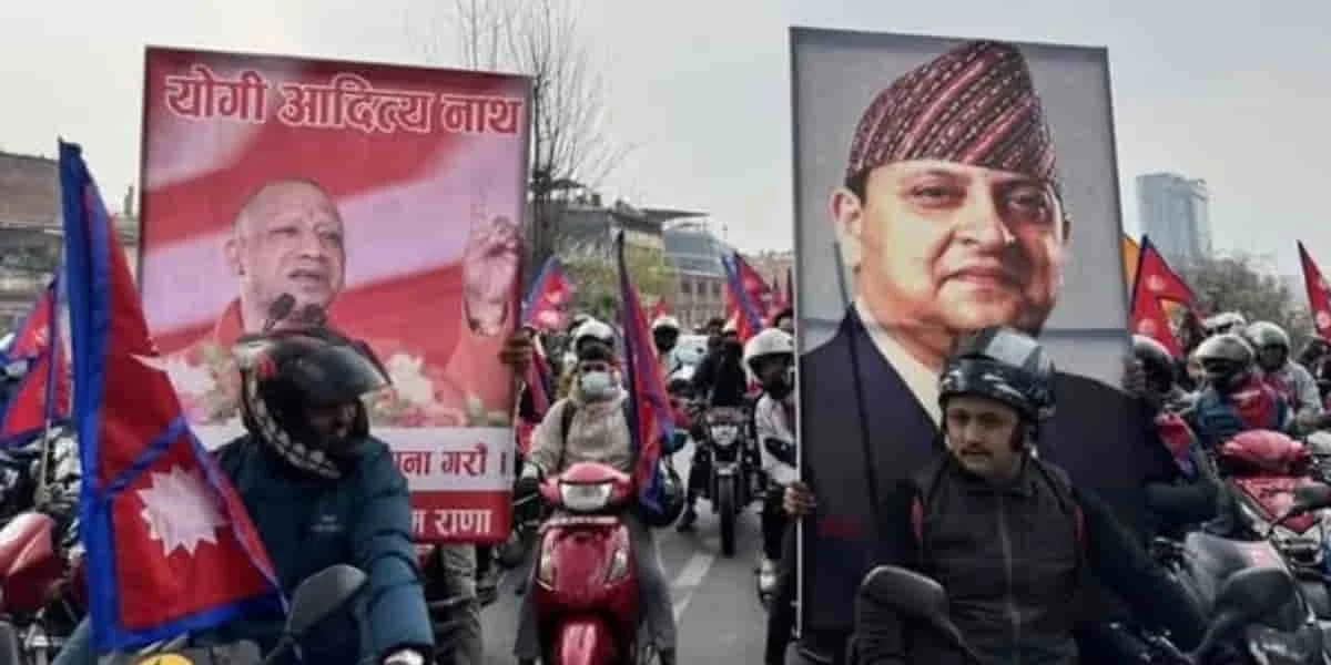 Nepal Politics: नेपाल में क्यों लगे योगी आदित्यनाथ के पोस्टर? क्या खुल रहा है राजशाही की वापसी का रास्ता? नेपाली सेना प्रमुख के बयान से बढ़ी बैचेनी 1 Nepal Politics: Yogi Adityanath Posters Spark Raj Monarchy Debate, Army Chief's Statement Raises Tensions