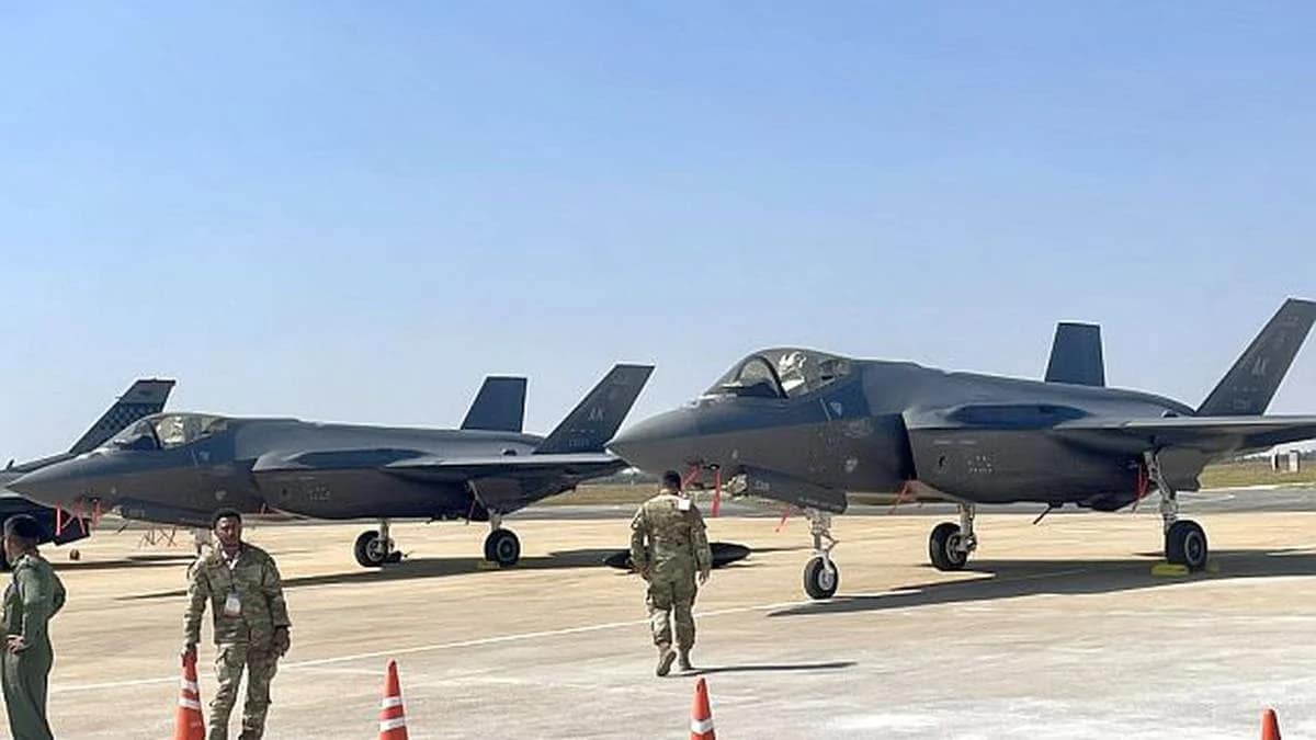 F-35 Stealth Fighter Jet: चीन-पाकिस्तान के बढ़ते खतरे के बीच क्या भारत अमेरिका से खरीदेगा F-35? भारतीय वायुसेना को चाहिए स्टील्थ फाइटर जेट 1 F-35 Stealth Fighter Jet: Amid Growing Threat from China-Pakistan, Will India Buy F-35 from the US? Indian Air Force Seeks Stealth Fighter Jets