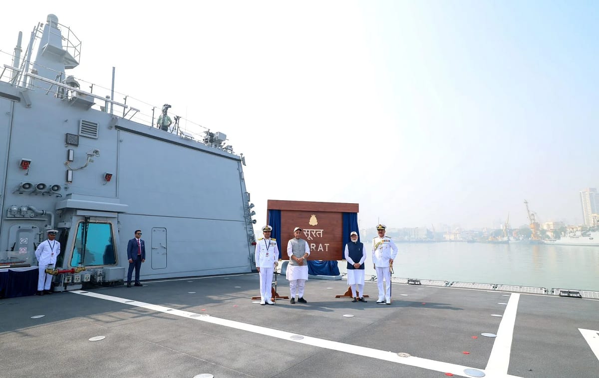 Frontline Naval Ships: प्रधानमंत्री नरेंद्र मोदी ने मुंबई में INS सूरत, INS नीलगिरी और INS वाघशीर को राष्ट्र को किया समर्पित 4 PM Modi Dedicates INS Surat, INS Nilgiri, and INS Vaghsheer to the Nation in Mumbai