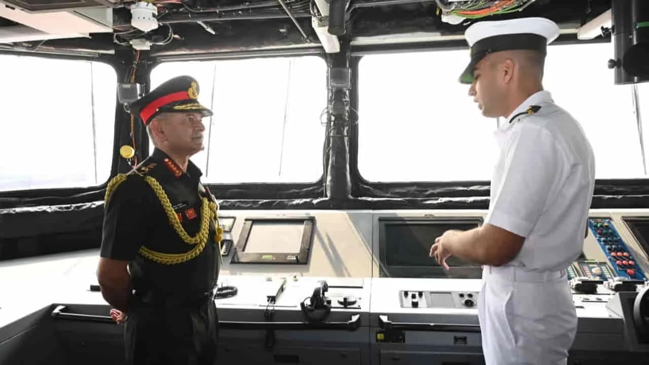 INS Mahe Commissioning: भारतीय नौसेना को मिला नया वॉरशिप, आर्मी चीफ बोले- राष्ट्रीय सुरक्षा का हिस्सा हैं भूमि, समुद्र और आकाश, स्वदेशी क्षमता पर जताया गर्व 2 INS Mahe Commissioning: Indian Army Chief General Upendra Dwivedi Attends Warship Induction Ceremony