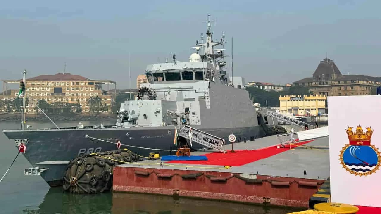 INS Mahe Commissioning: भारतीय नौसेना को मिला नया वॉरशिप, आर्मी चीफ बोले- राष्ट्रीय सुरक्षा का हिस्सा हैं भूमि, समुद्र और आकाश, स्वदेशी क्षमता पर जताया गर्व 1 INS Mahe Commissioning- Indian Army Chief General Upendra Dwivedi at INS Mahe Commissioning