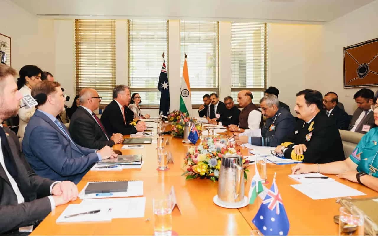 Australia-India Defence Ministers: भारत-ऑस्ट्रेलिया रक्षा मंत्रियों की पहली वार्ता में हुए तीन अहम समझौते, नवंबर में नेवी के साथ होगी एक्सरसाइज मालाबार 1 Australia–India Defence Ministers Dialogue: India, Australia Sign 3 Key Defence MoUs in Canberra