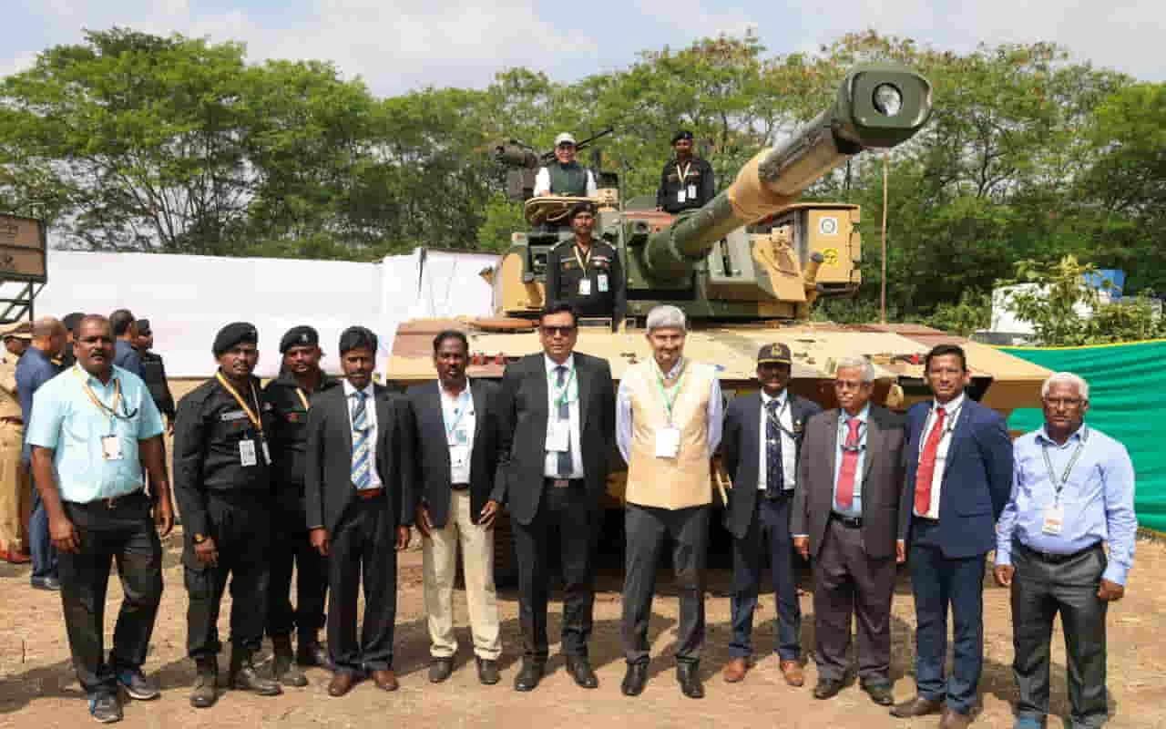 DRDO ARDE Lab: Defence Minister Reviews Zorawar Tank Performance, Witnesses ATAGS, Pinaka & Akash-NG Demonstrations