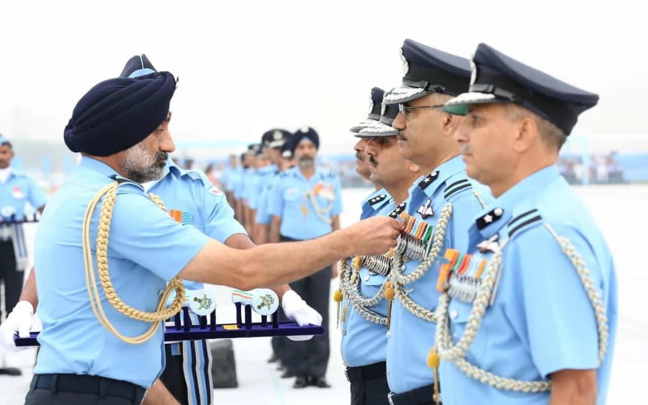 IAF Day 2025 पर ऑपरेशन सिंदूर के लिए गोल्डन एरोज, S-400 और ब्रह्मोस स्क्वॉड्रन को मिला यूनिट साइटेशन 2 Indian Air Force Unit Citation to Rafale Golden Arrows, S-400 & BrahMos Squadrons on IAF Day 2025