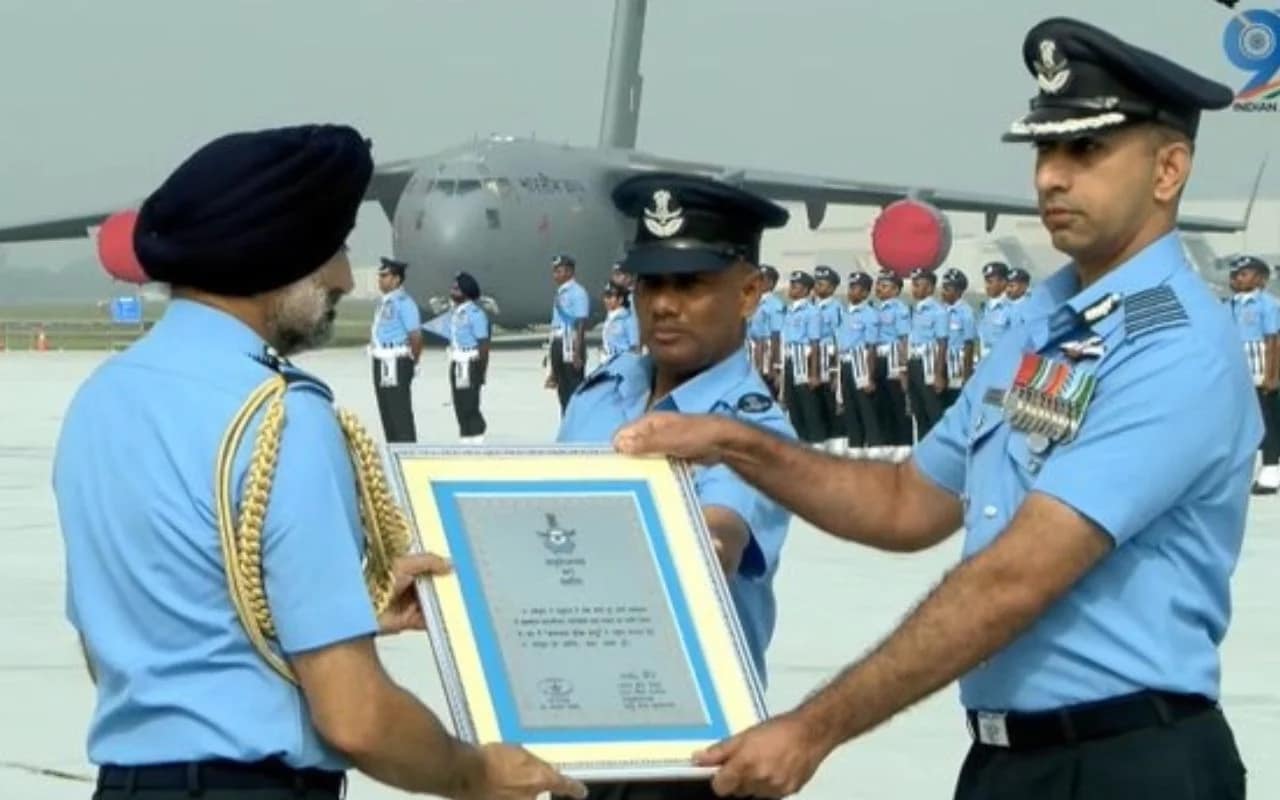 IAF Day 2025 पर ऑपरेशन सिंदूर के लिए गोल्डन एरोज, S-400 और ब्रह्मोस स्क्वॉड्रन को मिला यूनिट साइटेशन 1 Indian Air Force Unit Citation to Rafale Golden Arrows, S-400 & BrahMos Squadrons on IAF Day 2025