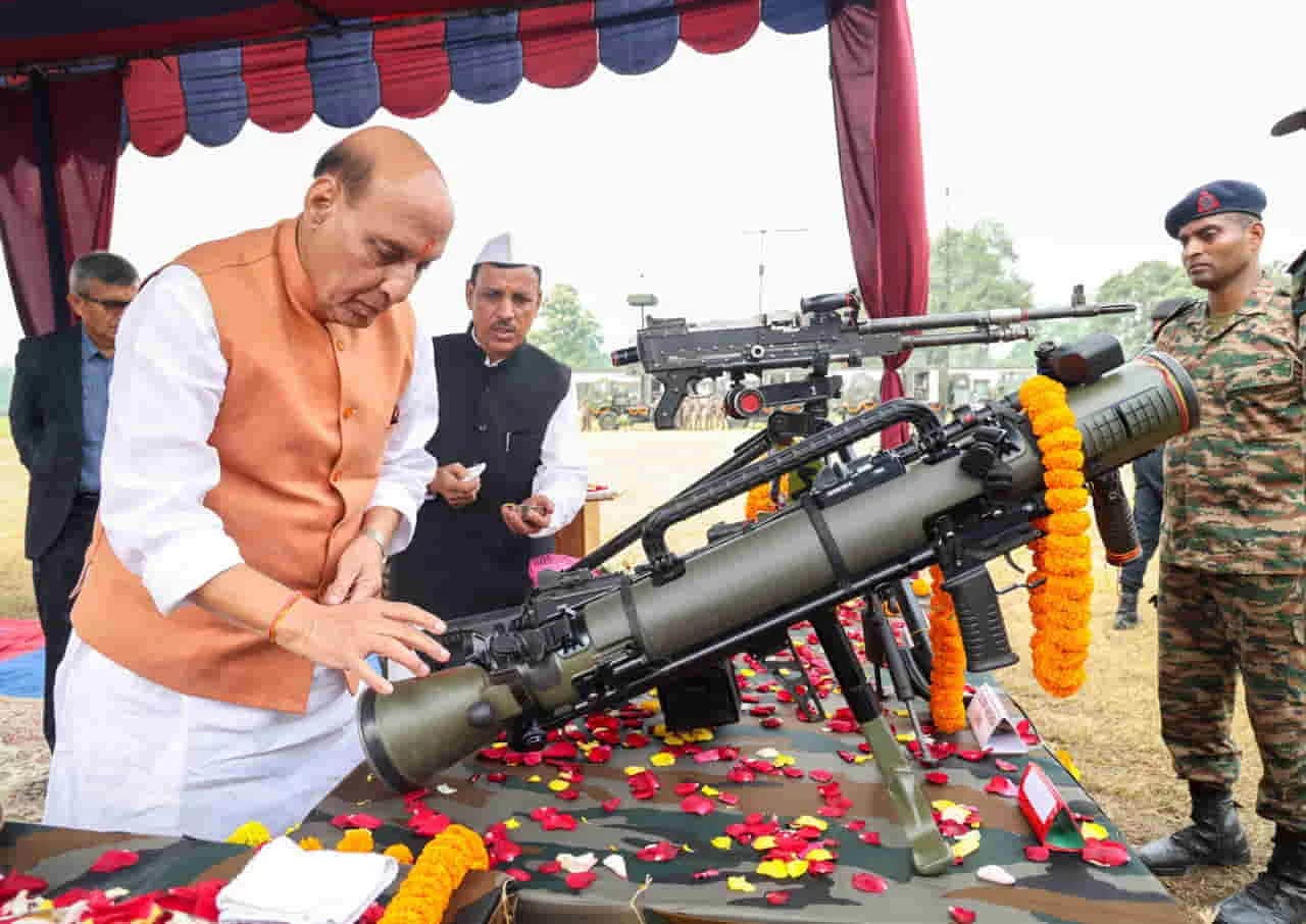 Rajnath Singh Celebrate Dussehra: भुज में जवानों के साथ दशहरा मनाएंगे रक्षा मंत्री राजनाथ सिंह, देखेंगे संयुक्त सैन्य अभ्यास 1 Rajnath Singh Celebrate Dussehra