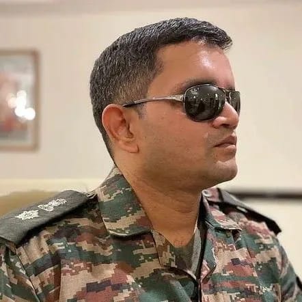 Indian Army: सेना के दृष्टिहीन अफसर लेफ्टिनेंट कर्नल सी द्वारकेश ने 10 मीटर एयर राइफल वीआईपी श्रेणी में जीता गोल्ड मेडल, बनाया राष्ट्रीय रिकॉर्ड 2 Indian Army: Vision-Impaired Officer Lt Col C Dwarakesh Wins Gold Medal in 10m Air Rifle VIP Category, Sets National Record