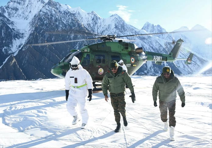 Siachen Glacier: Amid Harsh Winter in Ladakh, Fire and Fury Corps GOC Lt Gen Hitesh Bhalla Visits the World's Highest and Coldest Battlefield Siachen Glacier: Amid Harsh Winter in Ladakh, Fire and Fury Corps GOC Lt Gen Hitesh Bhalla Visits the World's Highest and Coldest Battlefield