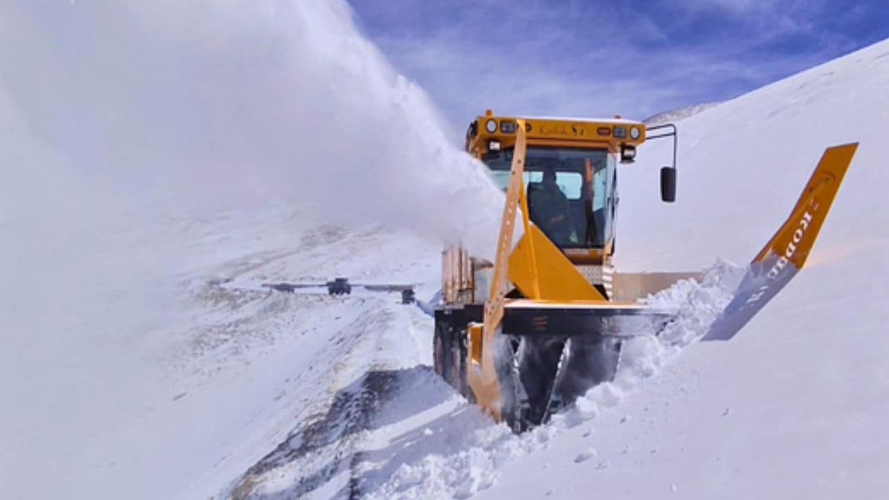 लेह-मनाली हाईवे खोलने की तैयारी शुरू, BRO ने शुरू किया स्नो क्लियरेंस ऑपरेशन 1 Leh-Manali Snow Clearance