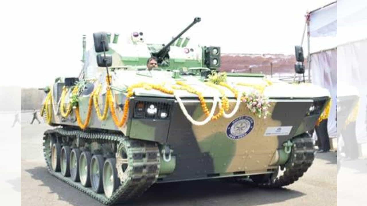 DRDO ने लॉन्च किए दो नए आर्मर्ड प्लेटफॉर्म, WhAP से भी एडवांस है AAP, अमेरिकी स्ट्राइकर को दे रहा टक्कर! 1 AAP vs WhAP vs Stryker