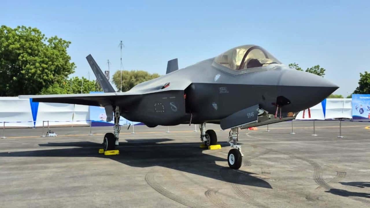 F-35 पर एयर चीफ एपी सिंह का तंज, बोले- हमें विमान के पास नहीं आने देते, अभी तक बेचने का औपचारिक ऑफर नहीं 1 IAF Chief AP Singh F-35 Remark