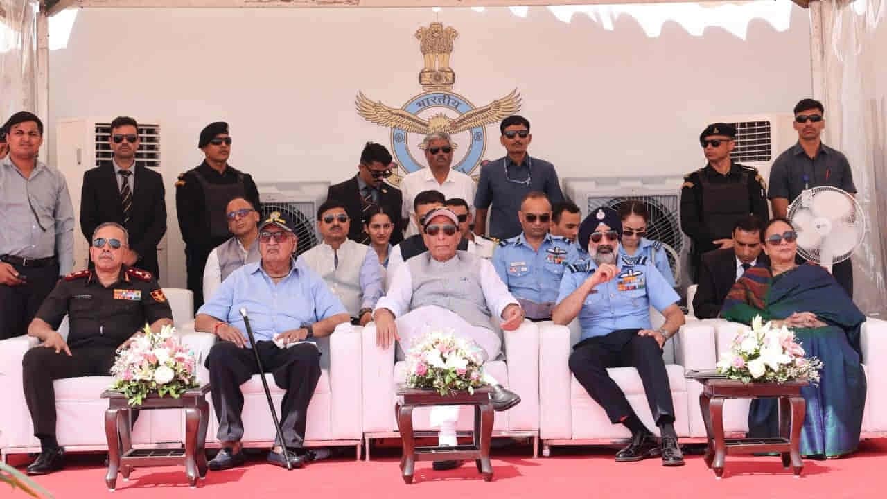 तरंग शक्ति में राजनाथ सिंह की दो टूक- समुद्री रास्तों को हथियार बना रहे देश, बदल रहा युद्ध का तरीका 1 Tarang Shakti 2026